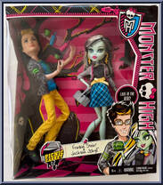 Frankie Stein & Jackson Jekyll from Monster High - Picnic Casket for 2 manufactured by Mattel [Front]