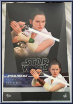 Rey & D-O from Star Wars - Rise of Skywalker manufactured by Hot Toys [Front]