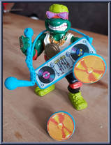 Rappin' Mike from Teenage Mutant Ninja Turtles - Rock 'N Rollin' Turtles manufactured by Playmates [Loose]