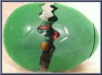Shell Splittin' Raphael from Teenage Mutant Ninja Turtles - Kowabunga Crackin' Turtle Egg manufactured by Playmates [Loose]