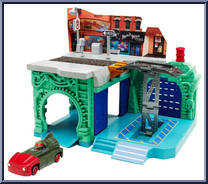 Turtles Garage and Lair from Teenage Mutant Ninja Turtles - Nickelodeon - T-Machines - Playsets manufactured by Playmates [Loose]