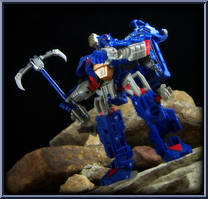 Darkmount from Transformers - Generations - Deluxe Class manufactured by Hasbro [Loose]