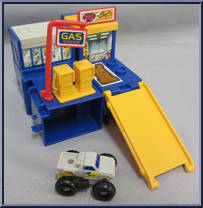 Greasepit (with Gas Station) from Transformers - Micromasters - Micromaster Stations manufactured by Hasbro [Loose]