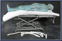 Fox Mulder (Suit & Corpse) from X-Files - Fight the Future - Series 1 manufactured by McFarlane [Corpse]